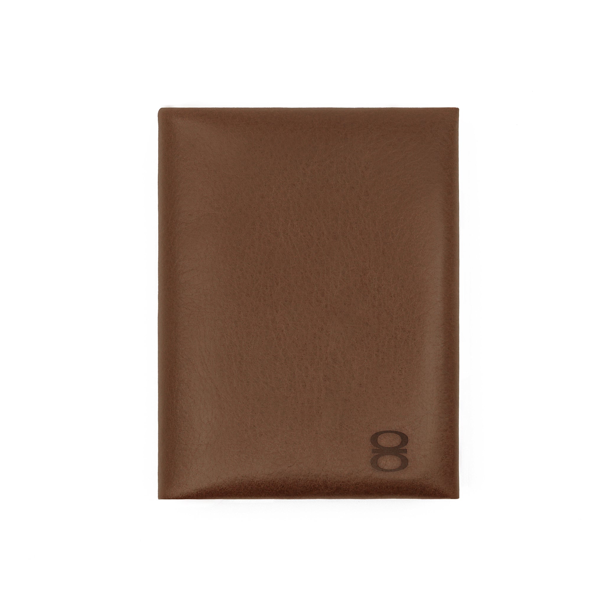 Draft8 brown foldable cardholder made of vegetable-tanned leather, front view with embossed logo
