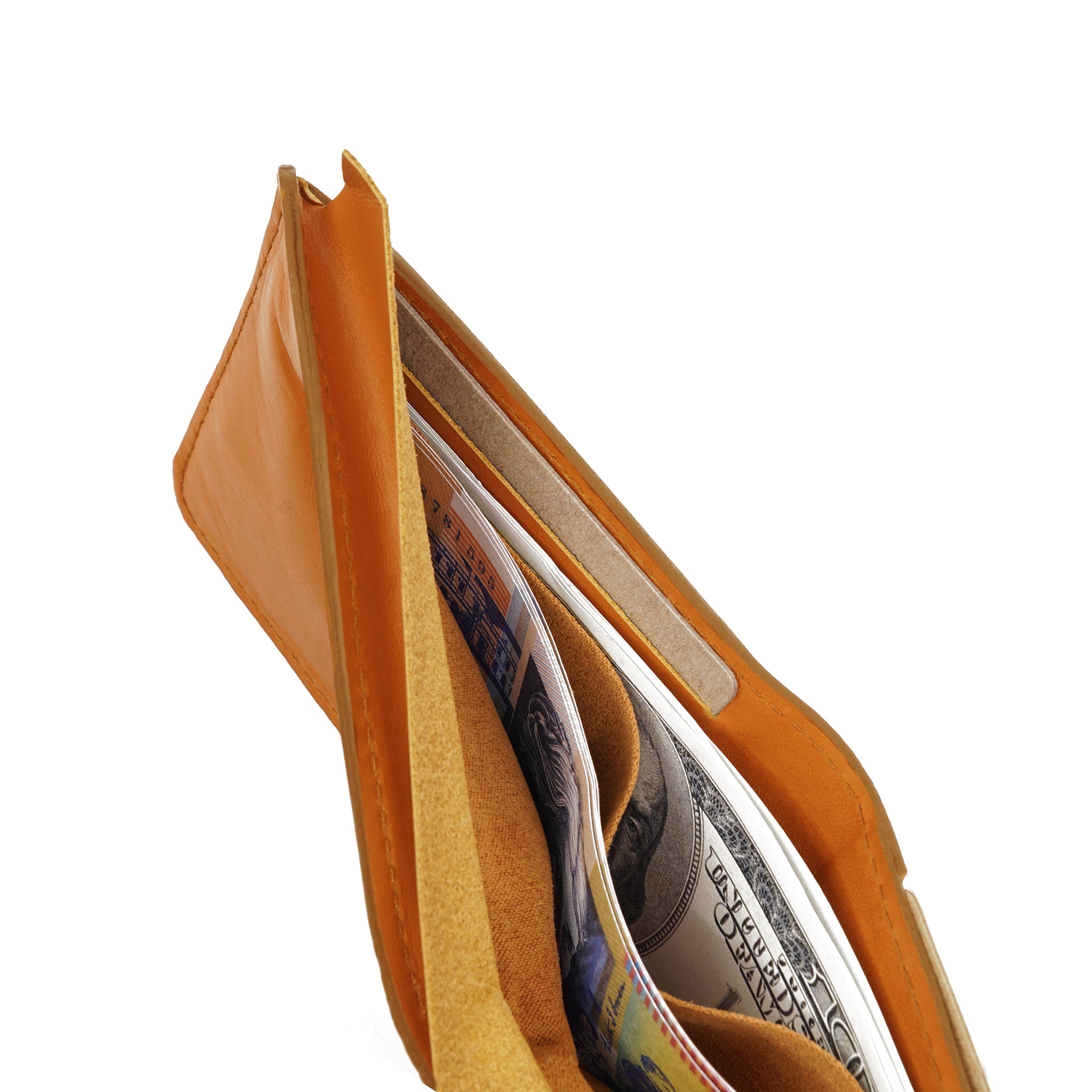 Camel wallet in vegetable-tanned leather with secret pocket, designed by Draft-8. Handcrafted accessory showcasing premium quality and sustainable materials.
