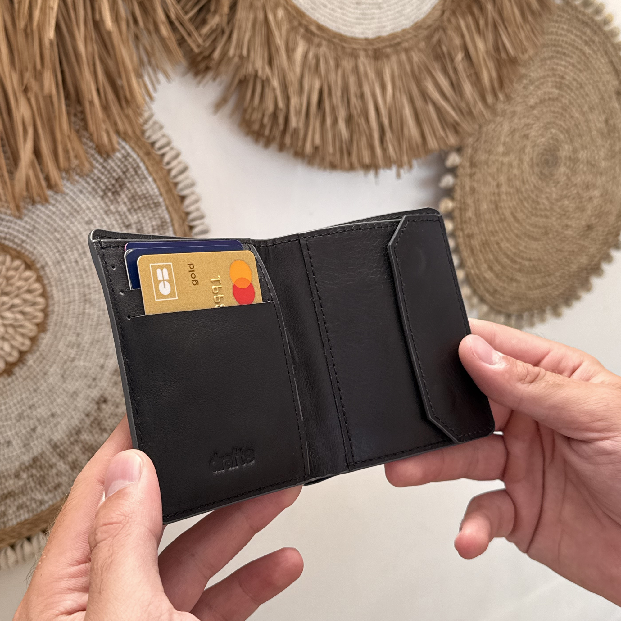 Wallet LUPA – Vertical Bifold Leather Wallet by Draft-8 – draft-8
